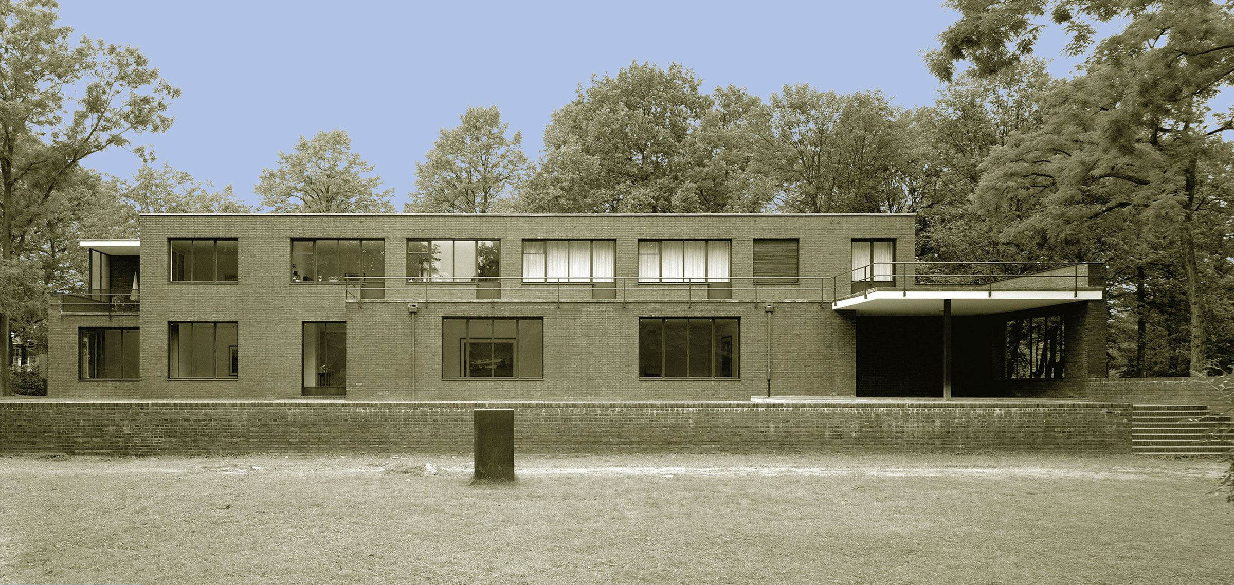 Thomas Ruff, h.e.k. 02, 2000